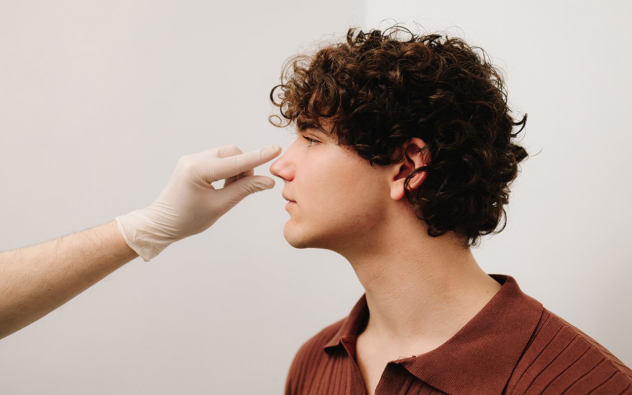 Rhinoplastie pour nez dévié en Tunisie